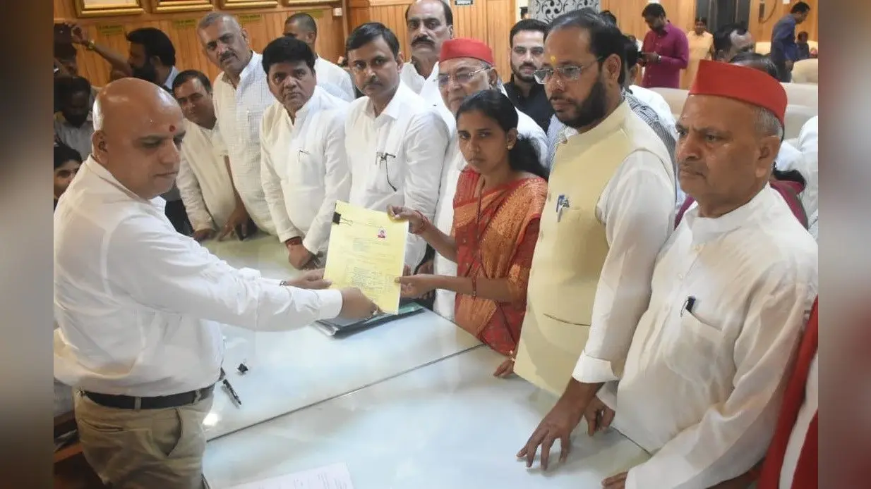 UP MLC Election 2022: कीर्ति कोल का पर्चा खारिज होने के बाद सपा के रणनीतिकारों की खिंचायी शुरू
