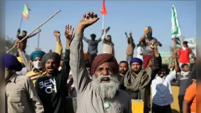 Kisan Andolan : छात्रा ने राकेश टिकैत की कर दी बोलती बंद, 26 जनवरी हिंसा पर पूछा सवाल तो जाति पूछ छीन ली गई माइक
