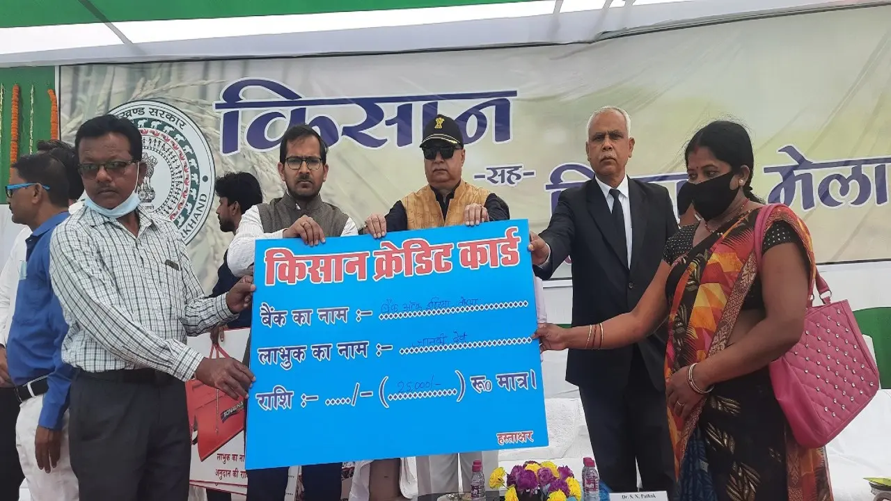 किसान सह विकास मेला: हाईकोर्ट के जज एसएन पाठक ने महिला सशक्तीकरण का दिया मंत्र, परिसंपत्ति का किया वितरण