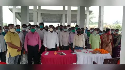 बैठक में भाजपा समेत विभिन्न दलों से जुड़े कार्यकर्ताओं ने थामा झामुमो का दामन