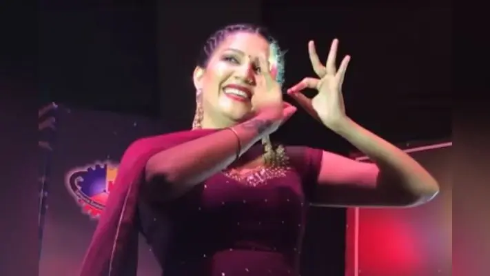 Yeh Rishta Kya Kehlata Hai की ‘नायरा’ ने बैकलेस ड्रेस से इंटरनेट पर लगाई आग, एक्ट्रेस की ये बोल्ड तसवीर सोशल मीडिया पर वायरल