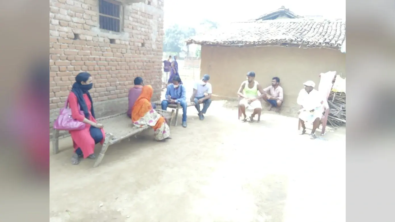Jharkhand News : झारखंड के 90 वर्ष के बुजुर्ग को परिजनों ने मुंबई ले जाकर छोड़ा, पढ़िए कैसे दम तोड़ते रिश्ते को मायानगरी में मिला अजनबी का साथ
