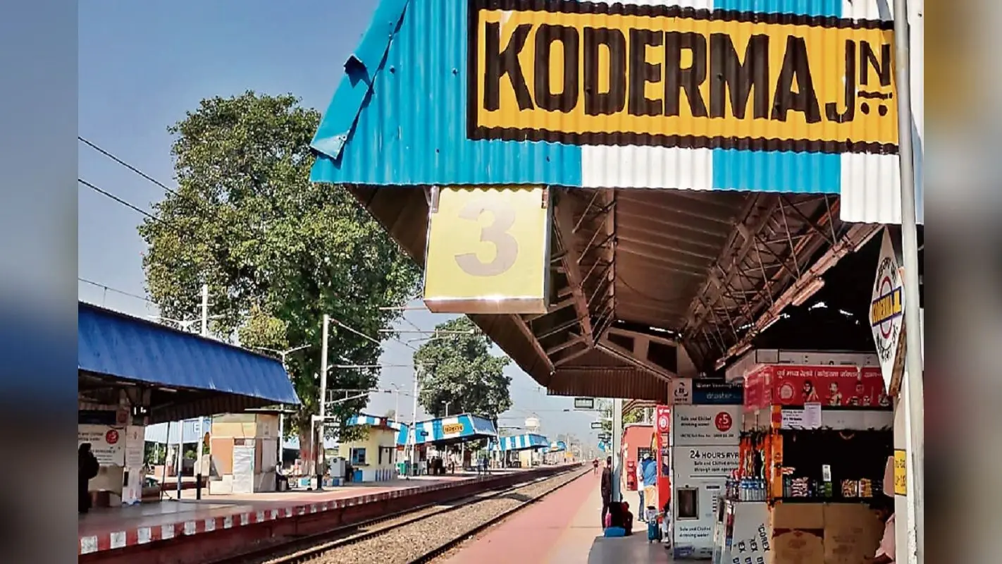Jharkhand Train News: कोडरमा में मालगाड़ी के डिरेल होने के बाद इन ट्रेनों का रूट बदला, देखें पूरी लिस्ट