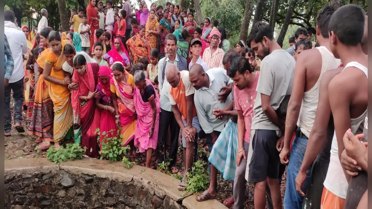 लापता मां- बेटी का शव कुएं से बरामद, मायकेवालों ने दहेज हत्या का लगाया आरोप