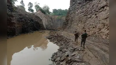 रेत के खेल में शामिल आरोपी IPS राकेश दुबे और सुधीर पोरिका की बढ़ी मुश्किलें, सरकार ने बढ़ाई निलंबन की अवधि