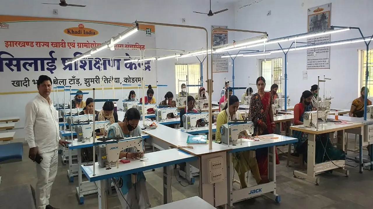 Women’s Day 2022: स्वरोजगार के लिए प्रशिक्षण लेकर बन रहीं स्वावलंबी, महात्मा गांधी के सपने कर रहीं साकार