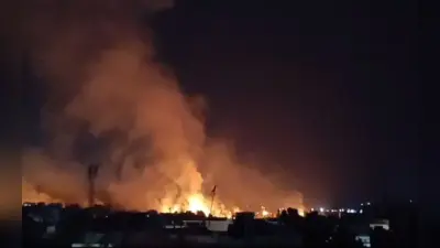 झारखंड : रांची के दीपाटोली आर्मी कैंट के पास लगी भीषण आग, कड़ी मशक्कत के बाद पाया काबू, देखें Video