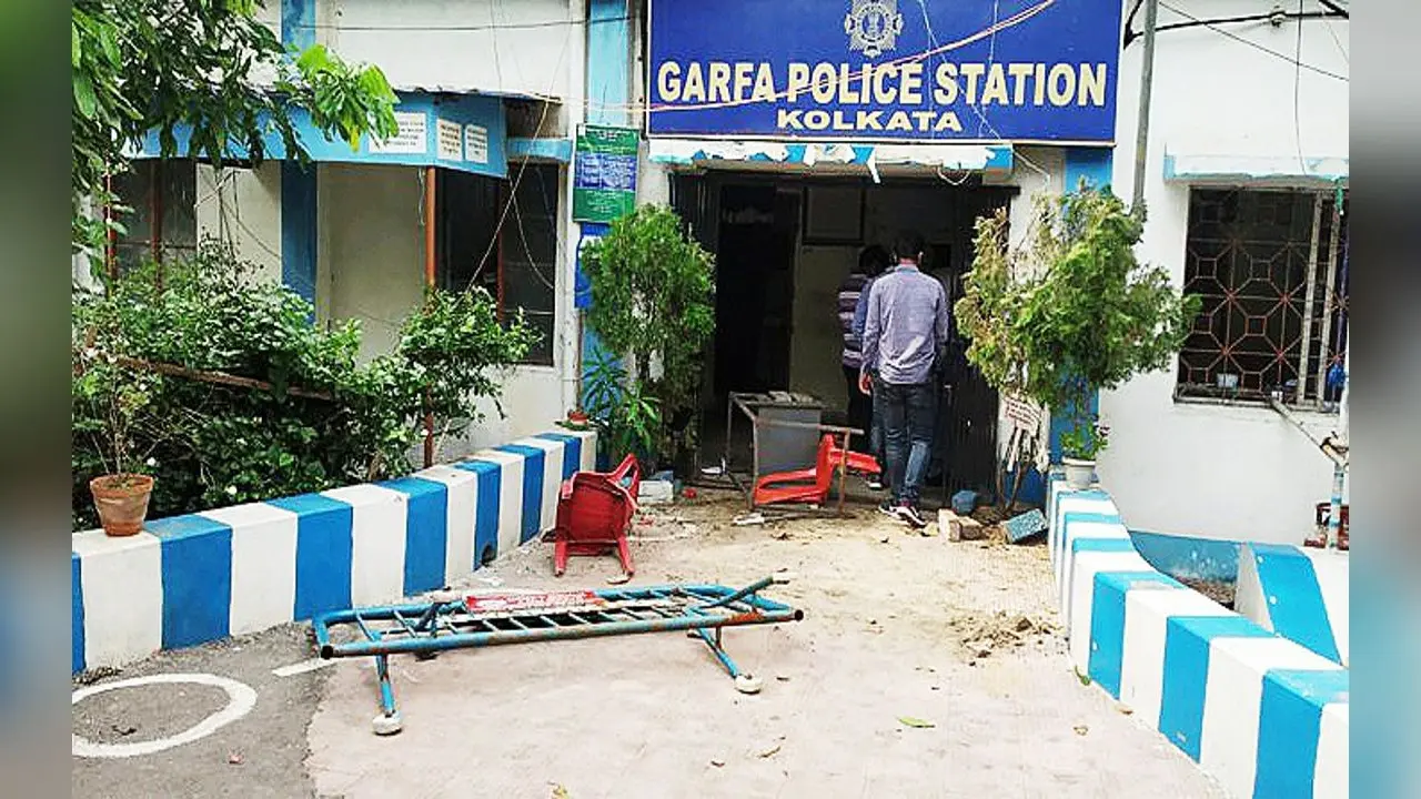 कोलकाता पुलिस कांस्टेबल की मौत पर सहकर्मियों का फूटा गुस्सा, थाना में की तोड़फोड़, लापरवाही का लगाया आरोप