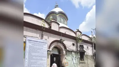 Unlock 2.0 : लॉकडाउन के 100 दिन बाद खुले कालीघाट मंदिर के कपाट, भक्तों ने की पूजा-अर्चना