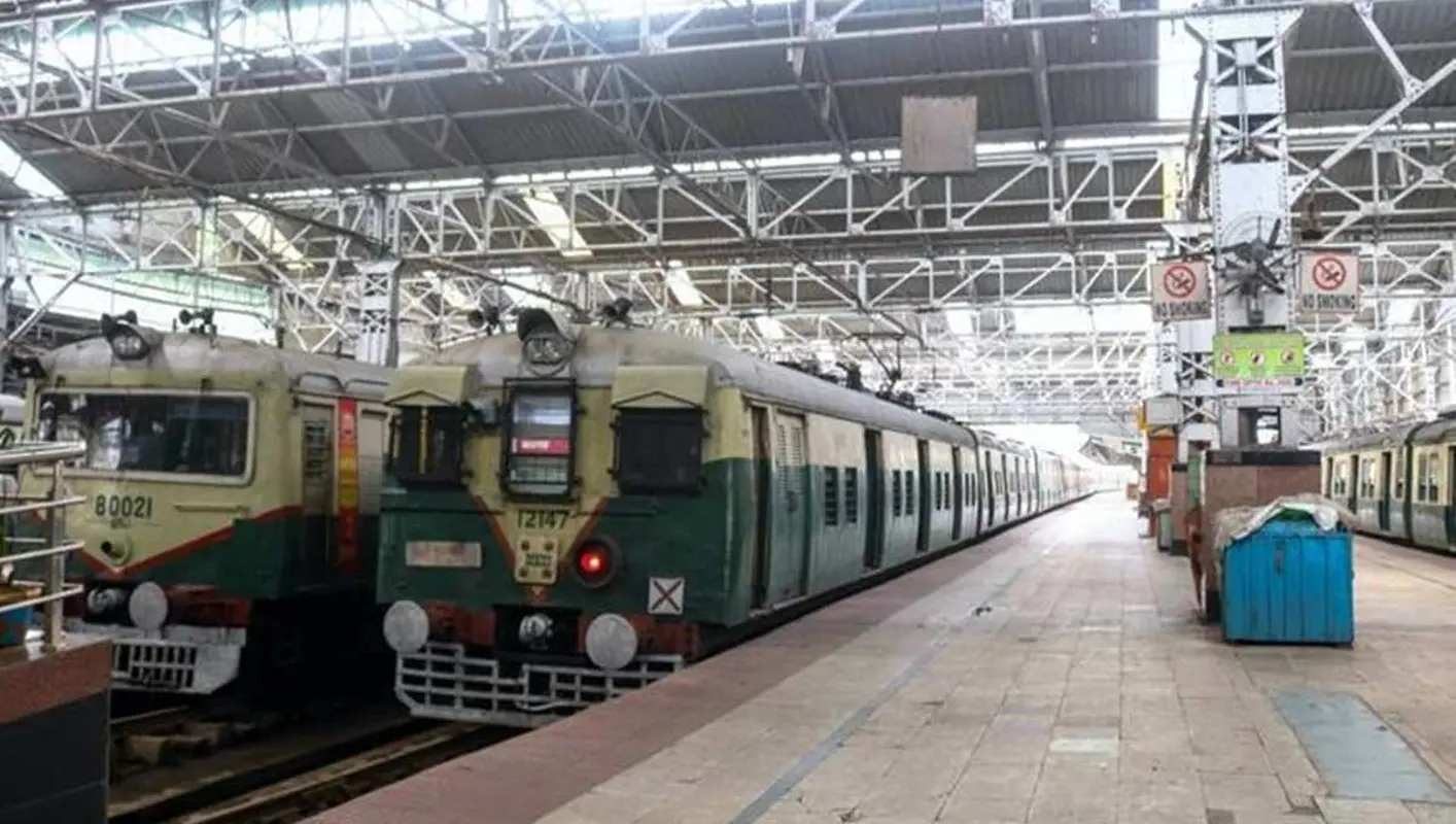 Kolkata Local Train Start Date: बंगाल में 11 नवंबर से चलेंगी 362 लोकल ट्रेनें, रेल मंत्री ने किया एलान