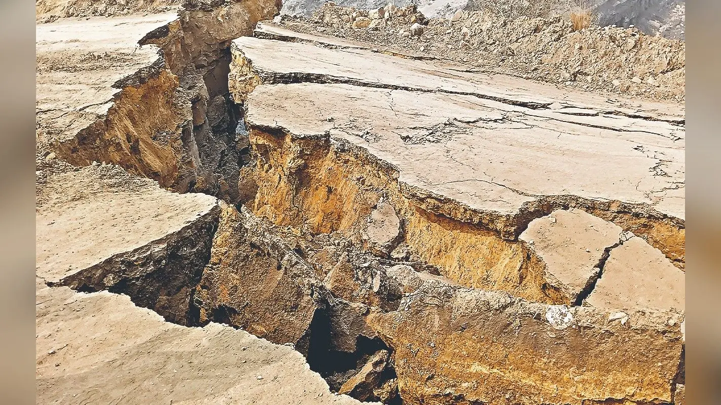 Jharkhand News: कापासारा में अवैध खनन के दौरान धंसी जमीन, दो महीने में भू-धंसान की चौथी घटना