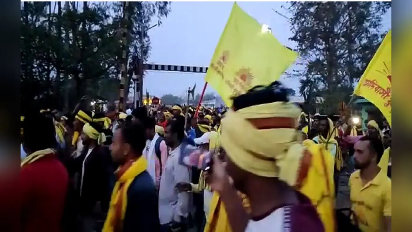 Kurmi Protest: कुड़मी समाज एक बार फिर आर-पार के मूड में, रेल-रोड किया जाम, बंगाल सरकार पर धोखा देने का आरोप