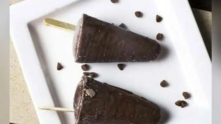 सिर्फ तीन  Ingredients से ऐसे बनाएं बिना क्रीम की स्वादिष्ट Kulfi Ice Cream