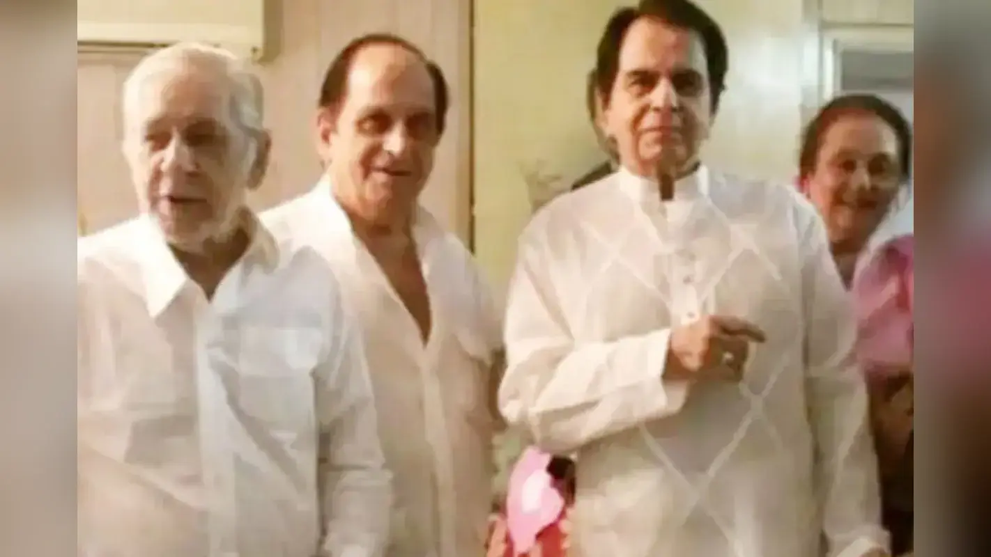 दिलीप कुमार के भाई अलसम खान का निधन, कोरोना से थे संक्रमित, दूसरे भाई की हालत भी गंभीर