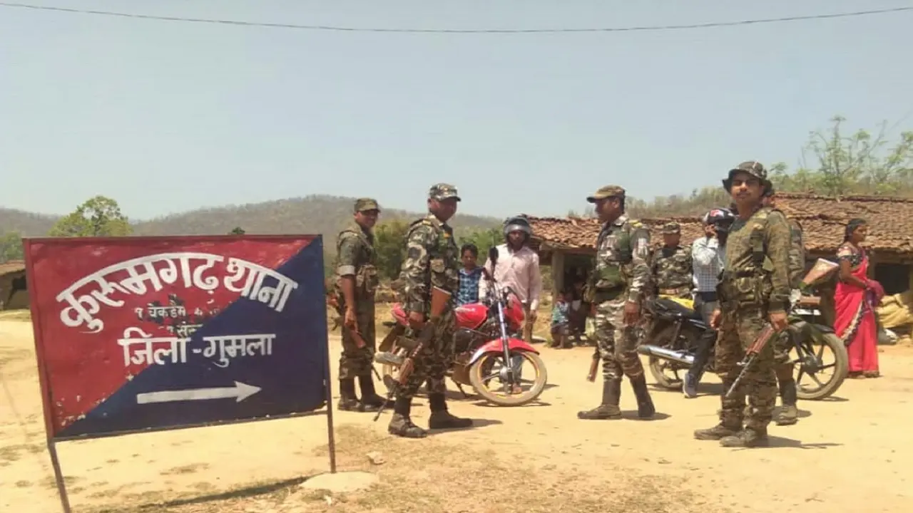 Jharkhand News: कुरुमगढ़ थाना का नया भवन उड़ाने के बाद नक्सलियों ने फिर बोला हमला, मुठभेड़ में कोई हताहत नहीं