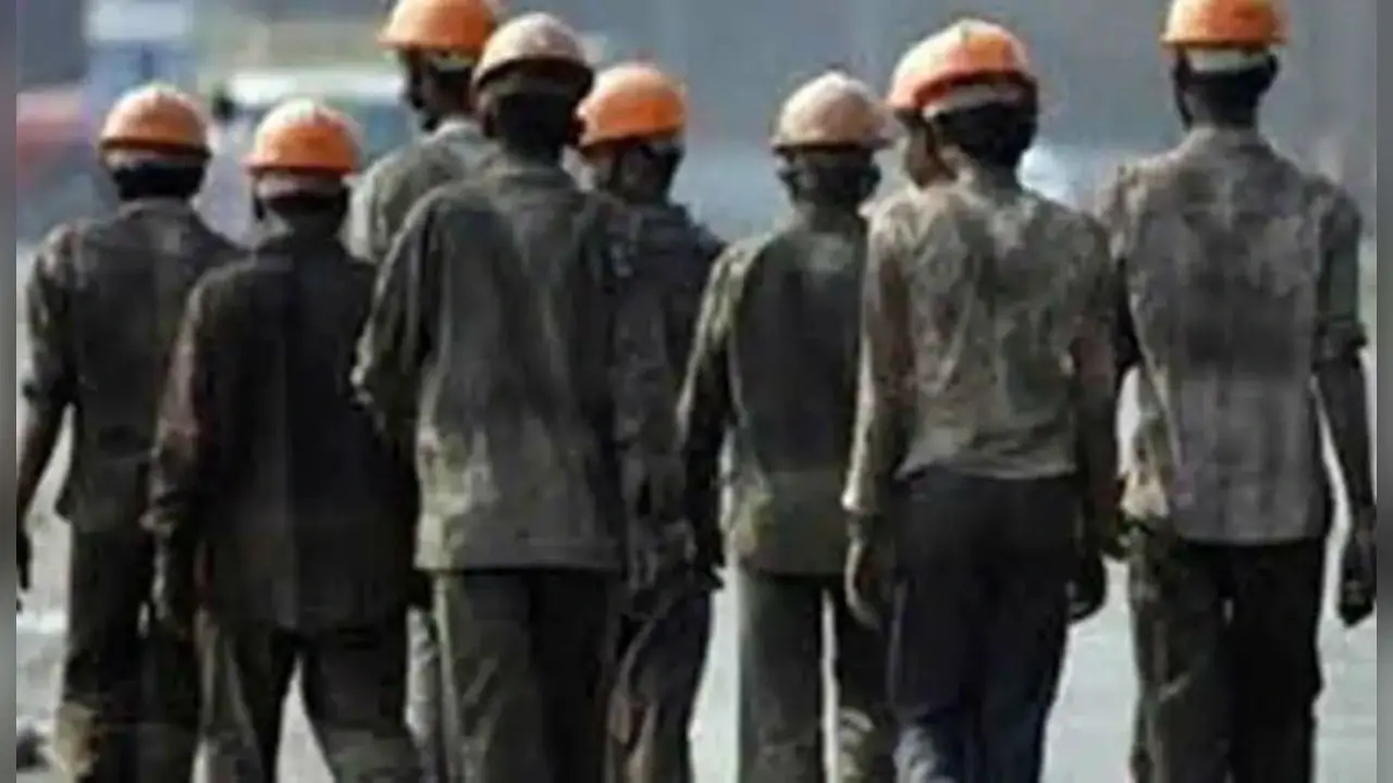 Labour law, new rules : सरकार ने जारी किया श्रम सुधार कानून से जुड़े पहले ‘मजदूरी संहिता’ का मसौदा, 50 करोड़ से ज्यादा कामगार उठाएंगे फायदा
