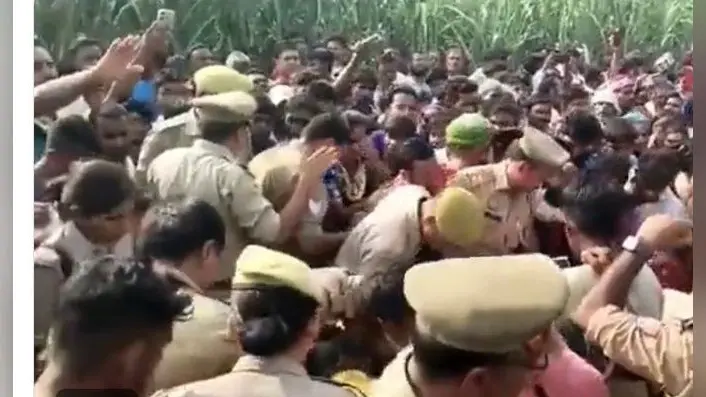 लखीमपुर खीरी: हैवानों ने नाबालिग छात्रा की आंखें फोड़ी, मुंह में भरी मिट्टी, शव को देखकर कांप गई लोगों की रूह