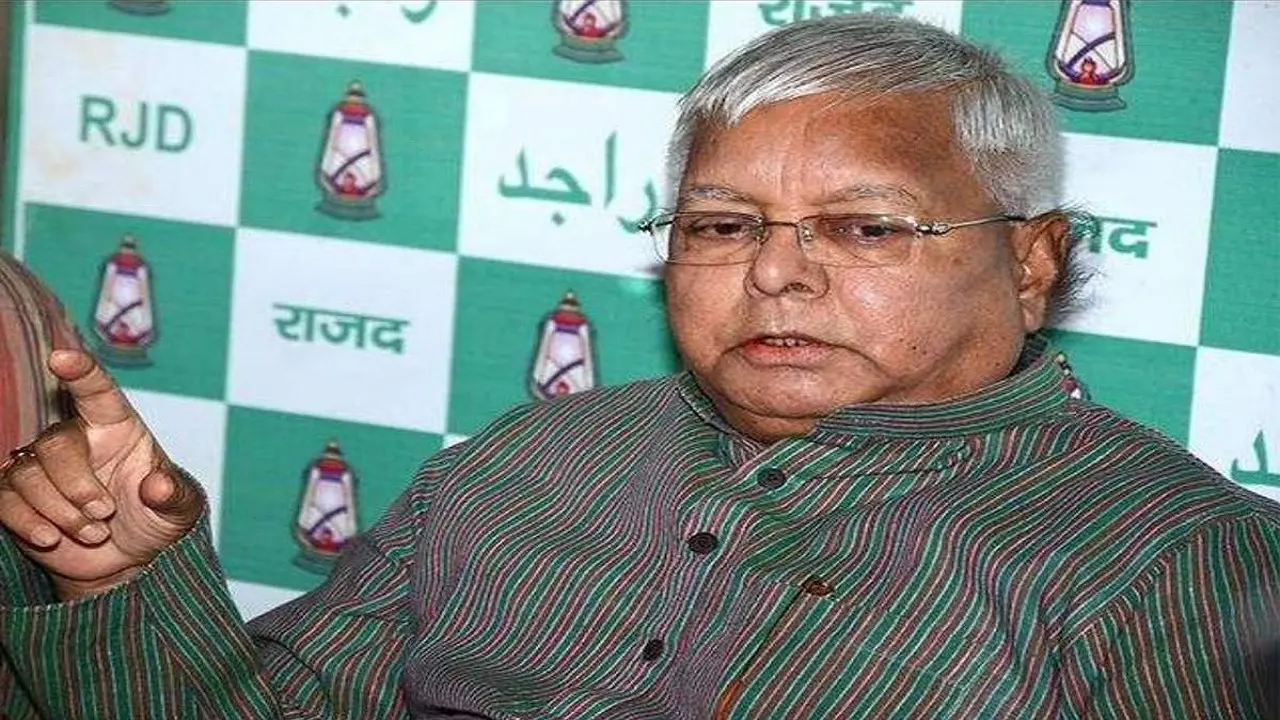 RJD कार्यालय पहुंचे लालू यादव और तेजस्वी यादव, स्वागत में खड़े रहे जगदानंद सिंह