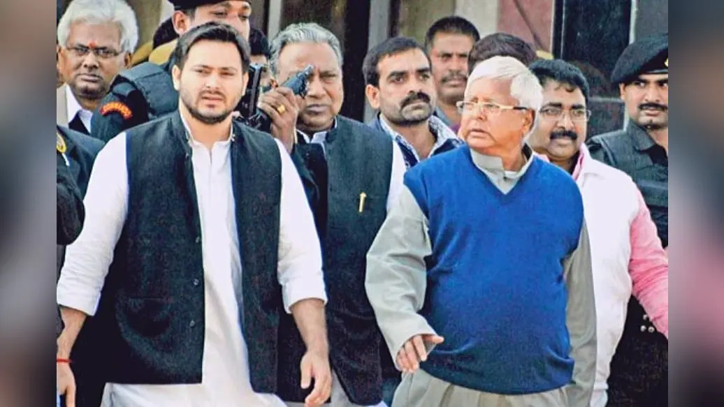 बिहार आएंगे लालू यादव, पटना लौटकर तेजस्वी ने कहा- नेता के साथ मैं बेटा भी, गरमायी सियासत