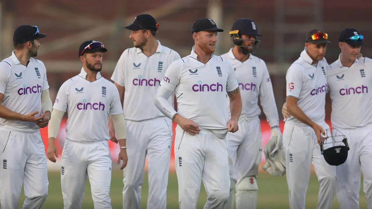 Ashes 2023: रोमांचक हुआ पहला टेस्ट, आखिरी दिन इंग्लैंड को चाहिए 7 विकेट तो ऑस्ट्रेलिया को बनाने हैं 174 रन
