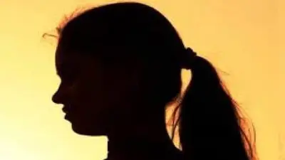 धनबाद : रात 11 बजे घर में घुसे थानेदार और फाड़ डाली मेरी टी शर्ट, नाबालिग लड़की ने लगाया आरोप