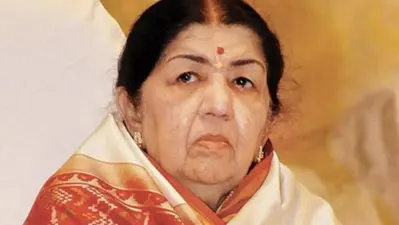 लता मंगेशकर के स्वास्थ्य में मामूली सुधार, दिग्गज गायिका को वेंटिलेटर सपोर्ट से हटाया गया