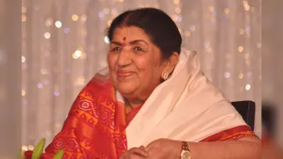 Lata Mangeshkar Health Update: अभी भी ICU में हैं लता मंगेशकर, जानिए हेल्थ को लेकर डॉक्टर ने क्या कहा