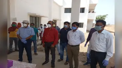 कोरोना से जंग जीत कर घर वापस लौटे 4 लोग, ताली बजा कर बढ़ाया उत्साह
