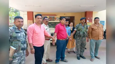 लातेहार में ACB की बड़ी कार्रवाई, एलआरडीसी के पेशकार विपिन किशोर एक्का रिश्वत लेते गिरफ्तार