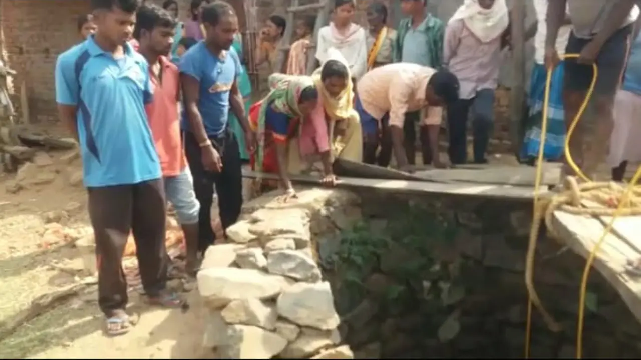 धनबाद : कुएं में गिरकर मनईटांड़ के बच्चे की मौत, बचाने कूदे पिता घायल