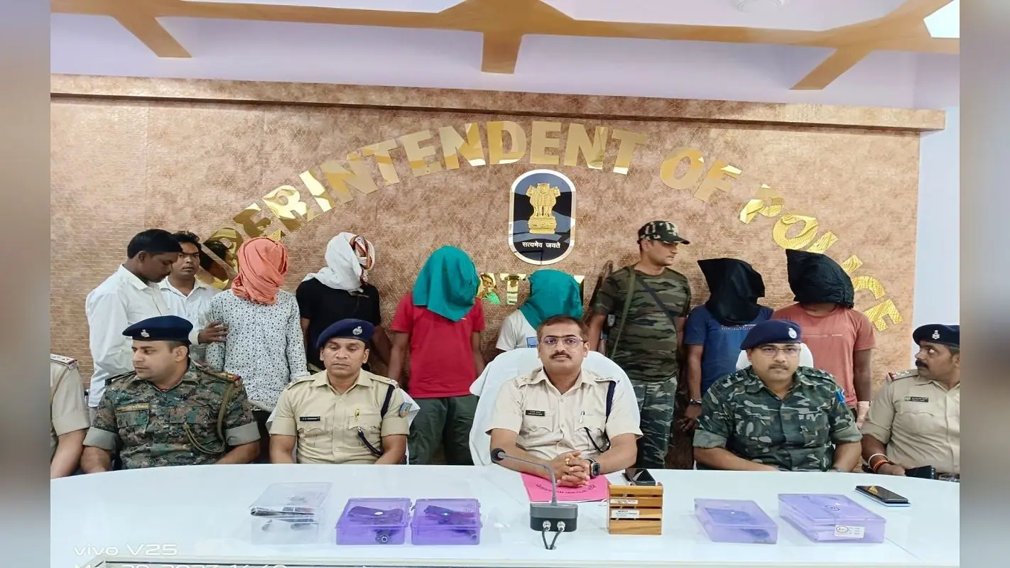 Naxal News: उग्रवादियों के खिलाफ झारखंड पुलिस को मिली कामयाबी, हथियार के साथ 6 टीएसपीसी उग्रवादी हुए अरेस्ट