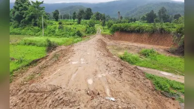 झारखंड : लातेहार के दर्जनों गांव टापू में तब्दील, पैदल चलना तक हुआ दूभर, जानें कारण