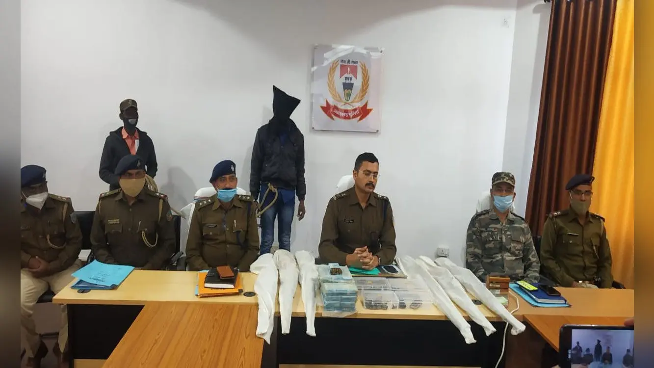 Jharkhand Crime News : लातेहार में नक्सली नरेश गंझू गिरफ्तार, लेवी वसूलने की बना रहा था योजना
