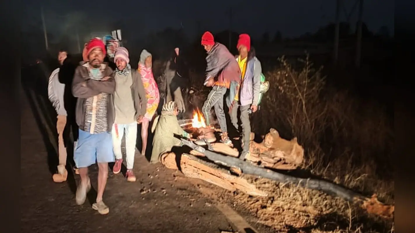 Jharkhand News: हाथियों के डर से लातेहार के सैकड़ों ग्रामीण छोड़ रहे घर, ठंड में बच्चों को हो रही परेशानी