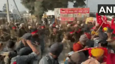 पंजाब के सीएम आवास के पास मजदूर संघों का प्रदर्शन, संगरूर पुलिस ने प्रदर्शनकारियों पर किया लाठीचार्ज