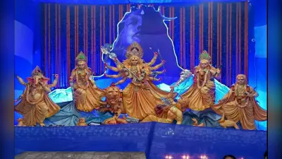 Durga Puja: गुमला में सजा मां का दरबार, श्रद्धालुओं को दे रही आशीर्वाद, देखें Pics