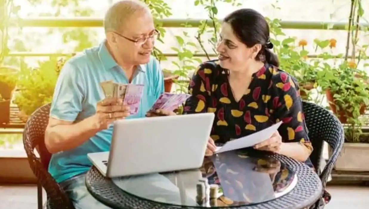 Pension plans: आपकी छोटी बचत पर मिलेगा 10 हजार तक पेंशन, जानें सबसे ज्यादा रिटर्न देने वाले बेस्ट प्लान