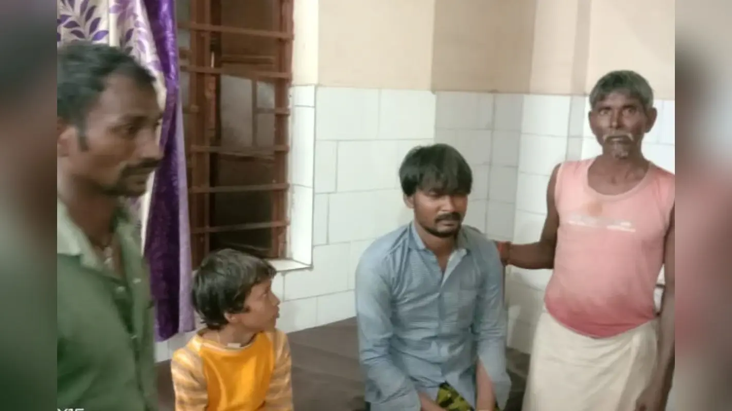 झारखंड: आसमान से बरसी मौत, वज्रपात से एक ही परिवार के चार लोगों की गयी जान, मोबाइल पर देख रहे थे वीडियो