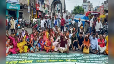 गिरिडीह में दुष्कर्म के आरोपी को जेल भेजने के विरोध में किसान मंच के कार्यकर्ताओं ने किया सड़क जाम