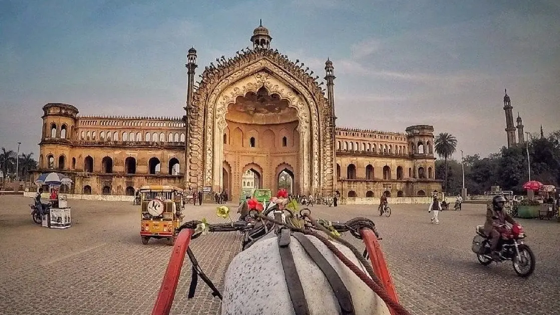 Tourist Places In Lucknow: लखनऊ में घूमने की सबसे अच्छी जगहें, यहां देखिए लिस्ट