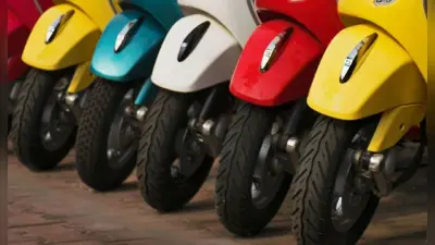 Bajaj Chetak Electric से एक बार फिर दो-दो हाथ करने आ रही है LML Electric
