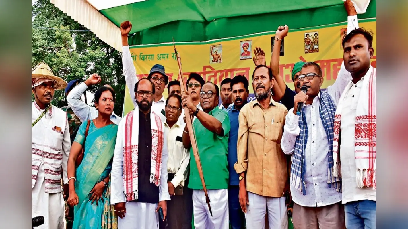 Jharkhand: विधायक लोबिन हेम्ब्रम ने फिर बोला सरकार पर हमला, कहा- CNT, SPT ACT के बाद भी लूटी जा रही जमीनें