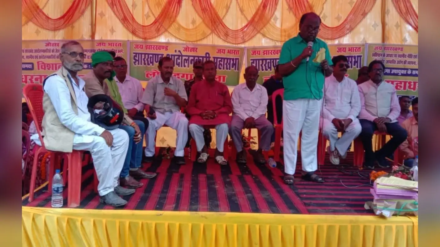 लोहरदगा में बोले लोबिन हेम्ब्रम- बिहारियों से घिरे हैं हेमंत सोरेन, आदिवासी का भला कहां करेंगे