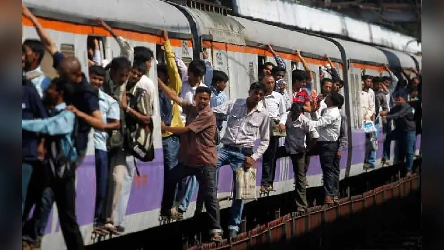 Train Accident : सियालदह स्टेशन के पास दो लोकल ट्रेनों की टक्कर, बड़ा हादसा होते-होते टला
