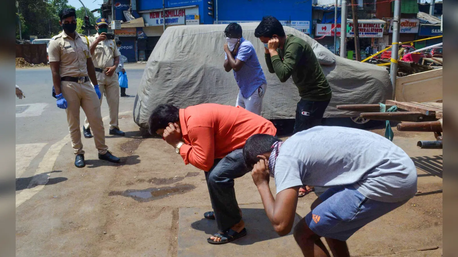 Agra Corona Update: आगरा में साप्ताहिक बंदी का सख्ती से होगा पालन, आपके इलाके में इस दिन खुलेगी दुकानें