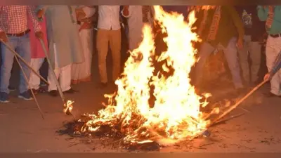 पेट्रोलियम पदार्थों की बढ़ती कीमत के विरोध में कांग्रेस का मशाल जुलूस, बोले- केंद्र सरकार ने आम लोगों का जीना मुहाल कर दिया