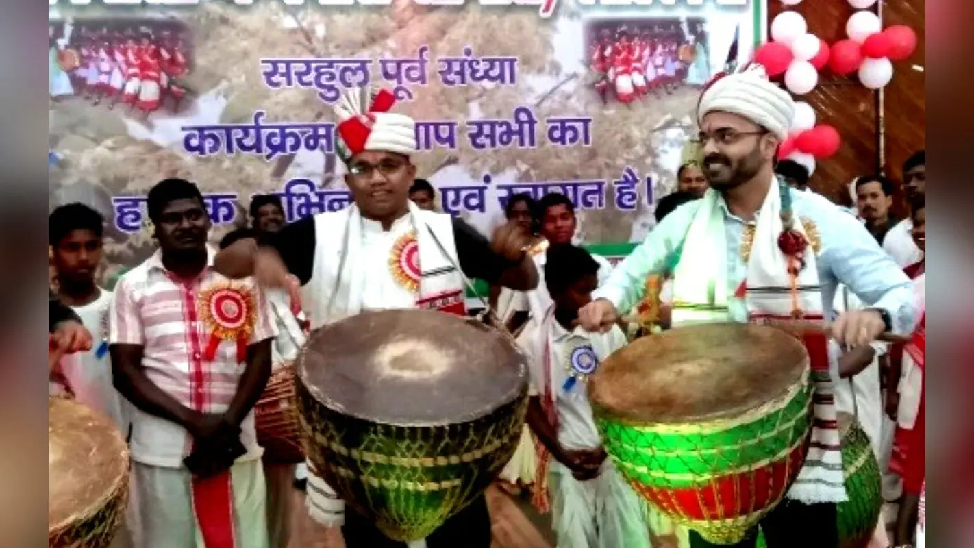 लोहरदगा में सरहुल पूर्व संध्या समारोह में बोले उपायुक्त- आदिकाल से मन रहा है सरहुल पर्व