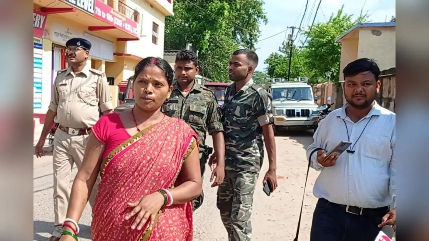 झारखंड: बैंक से पैसे निकालकर पैदल जा रही महिला से दिनदहाड़े 1.10 लाख की लूट, सीसीटीवी फुटेज खंगाल रही पुलिस