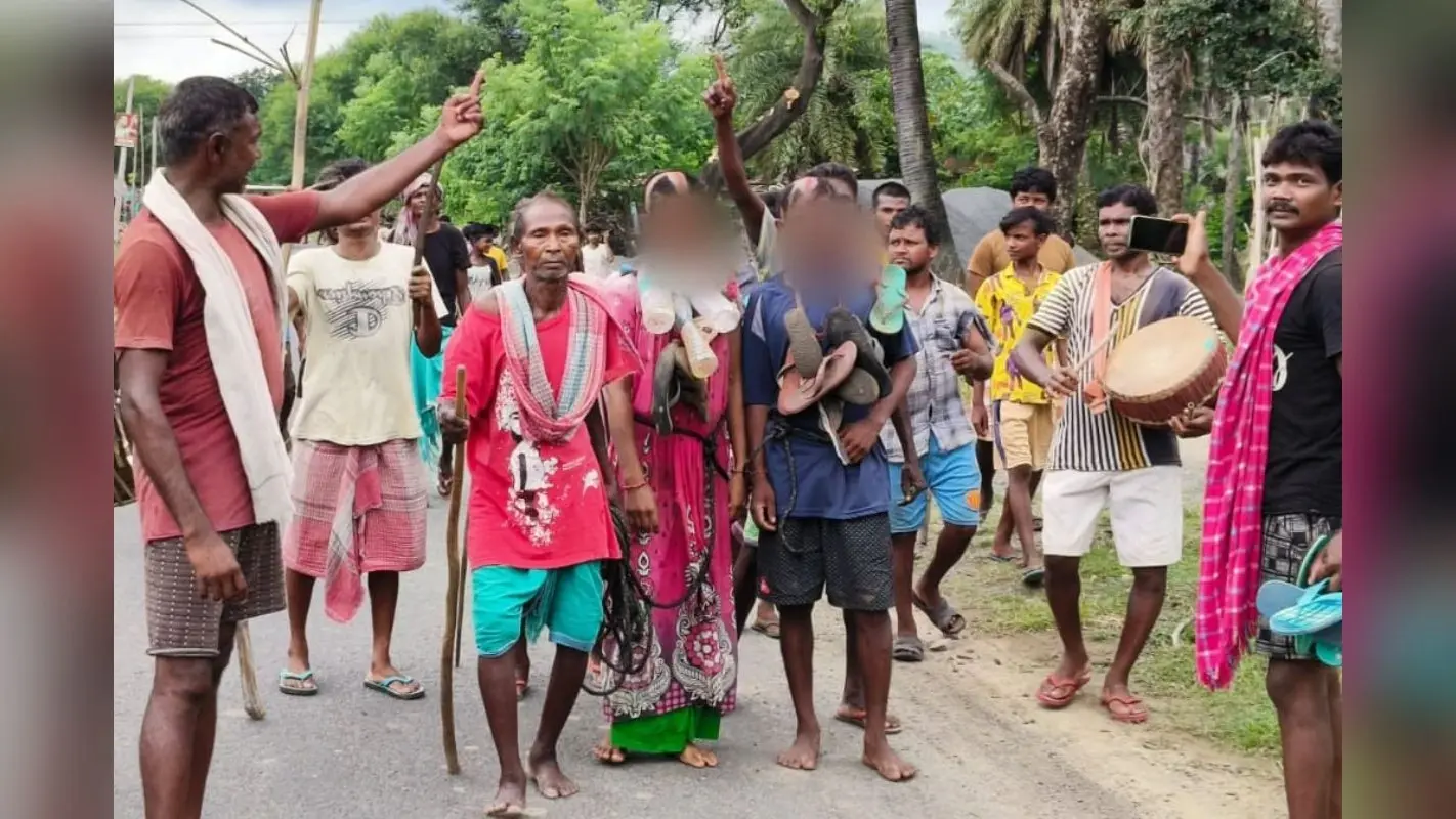 झारखंड: आपत्तिजनक स्थिति में पकड़ाए प्रेमी युगल, 50 हजार लगा जुर्माना, बाल मुंडवाकर गांव में घुमाया, नौ को जेल