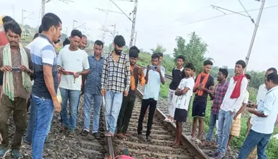 गिरिडीह : हजारीबाग रोड स्टेशन के पास प्रेमी युगल ने मालगाड़ी के नीचे आकर दे दी जान